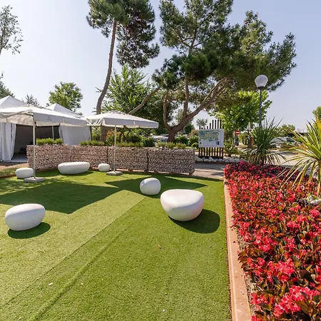 Club Del Sole Spina Family Collection